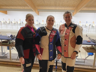 Die Hügelsheimer Damenmannschaft mit Nadja Brück, Jean Hertweck und Svenja Holzer belegte hier den 2. Platz.